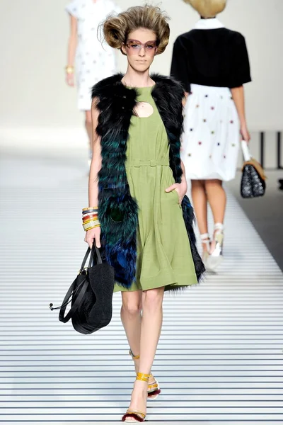 Look 17